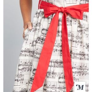 Modcloth Sheet Music Dress With Bow Size 6 (NWOT)